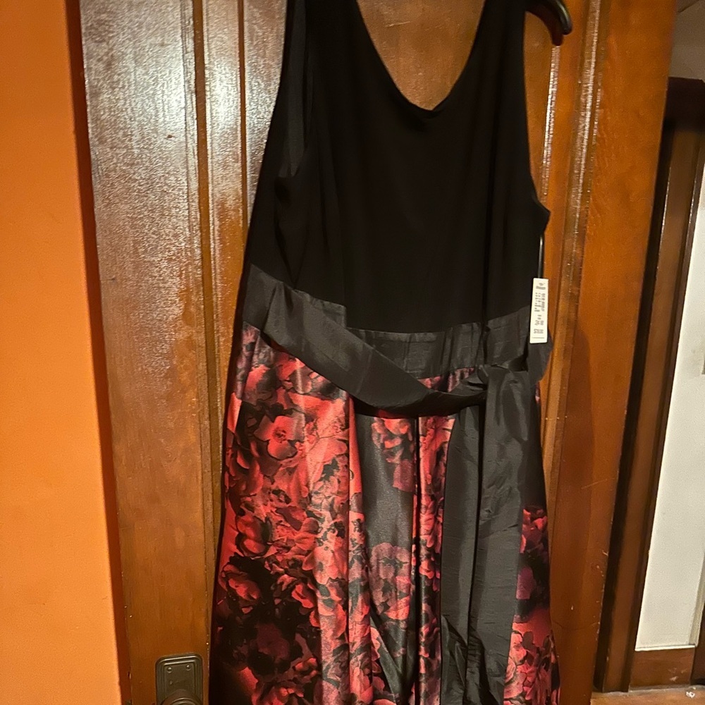 Brand New Dress ( Wedding Style). Size 24